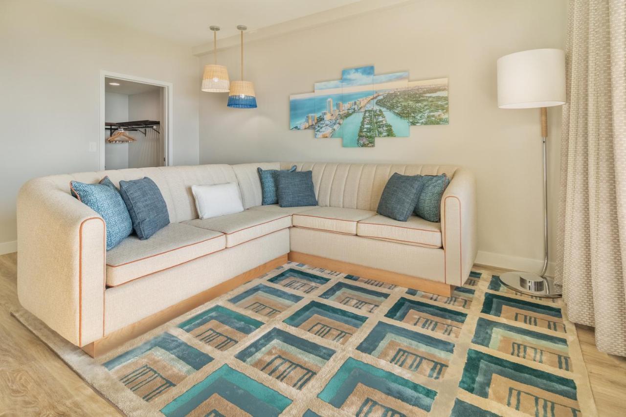 One Bedroom Suite - King Bed - Oceanfront