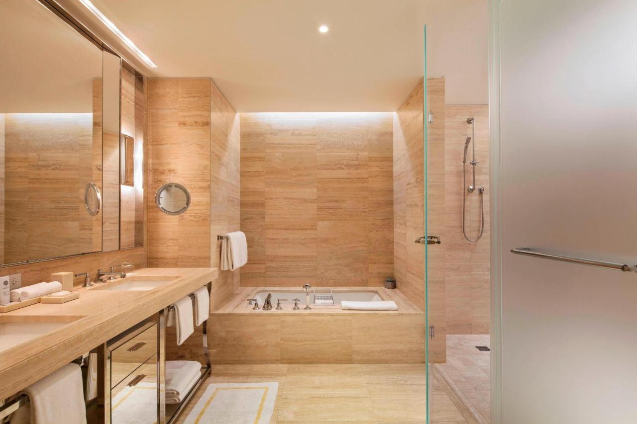 Astor Luxe Guest Room, 1 King, Oceanfront