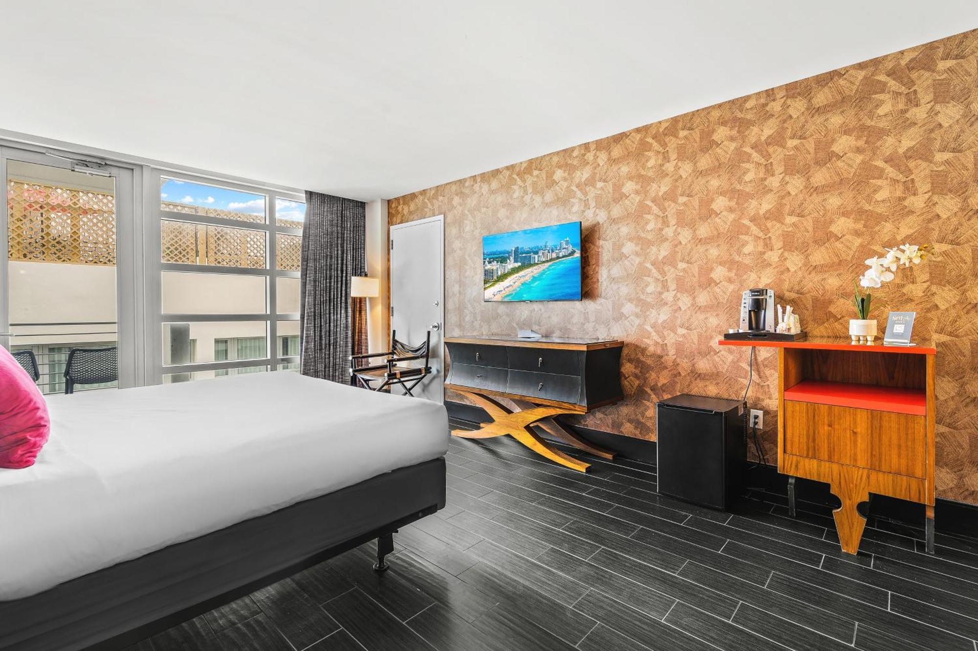 Superior 2 Bedroom 2 Bath with Balcony