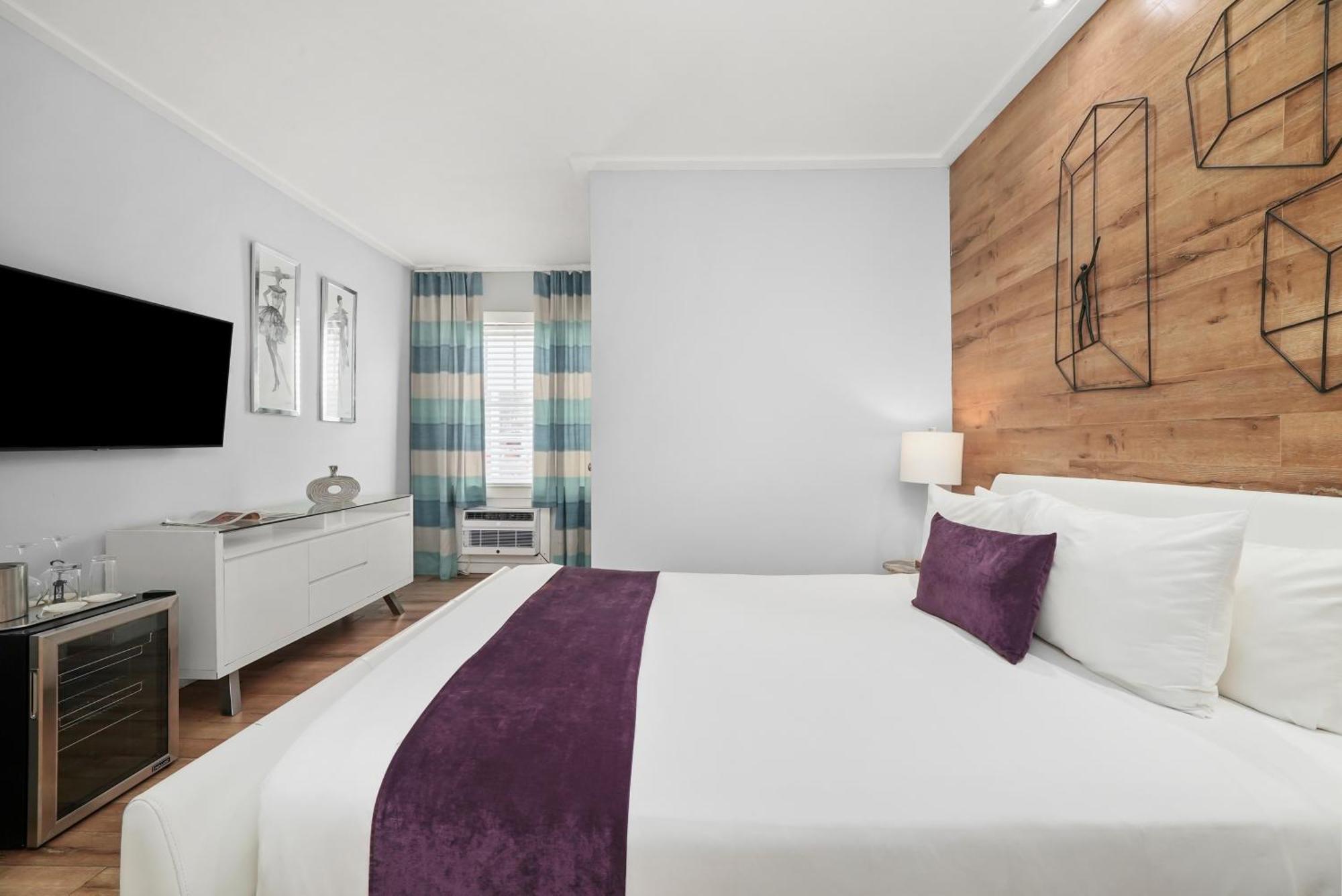 Standard Queen Room