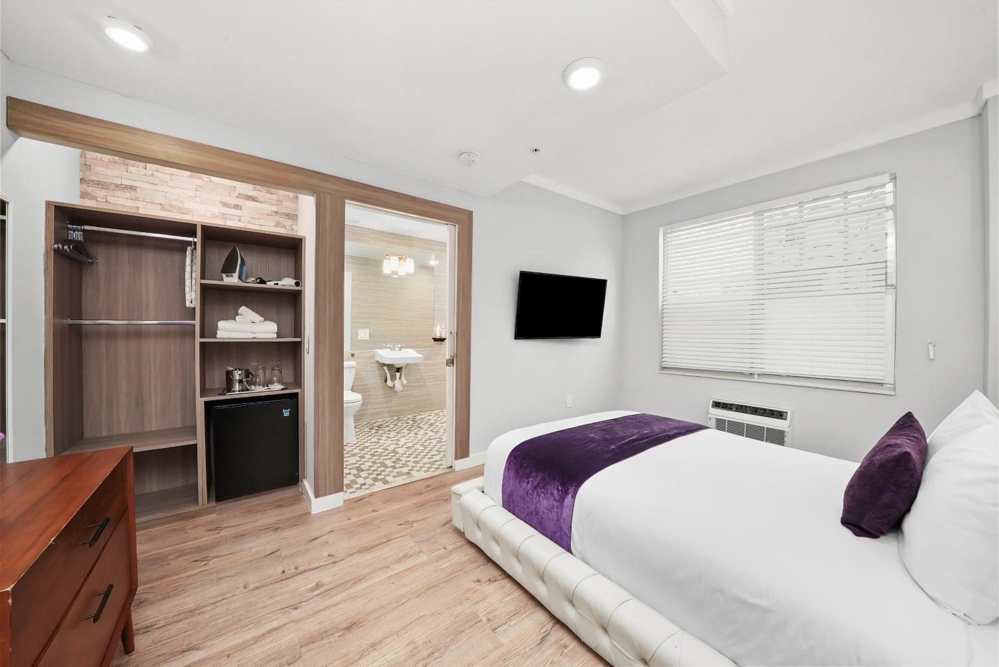 Accessible Standard Queen Room