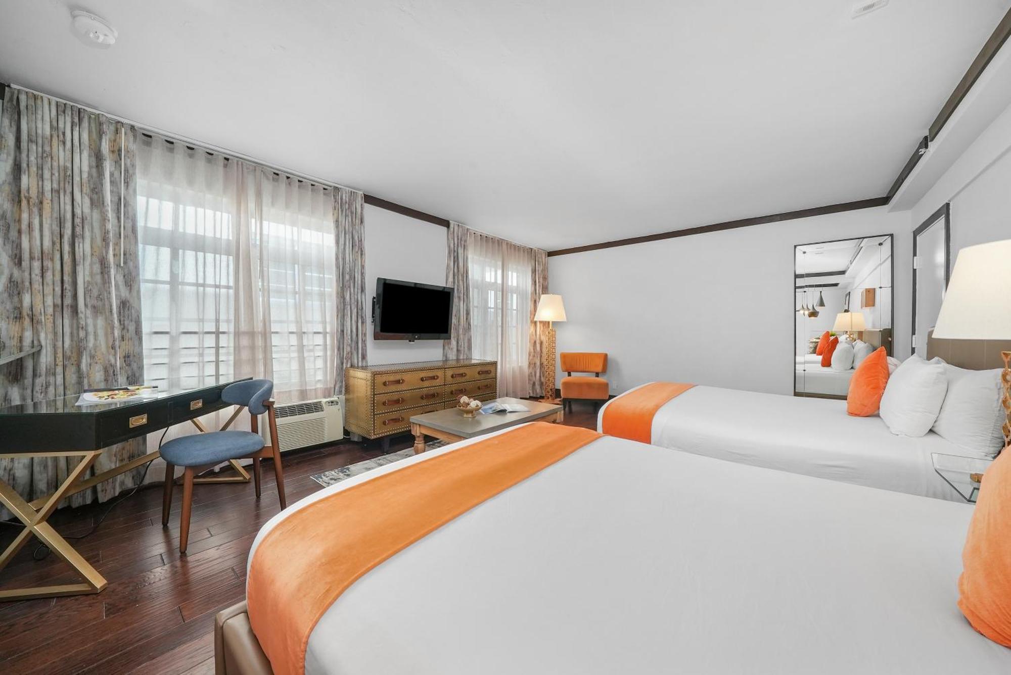 Double Queen Studio