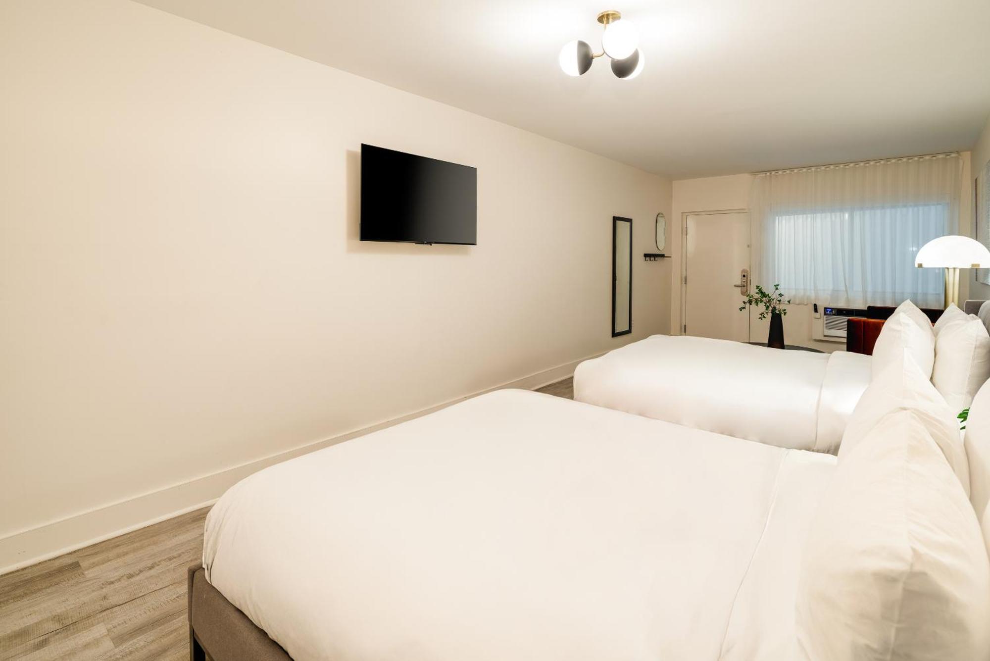 Deluxe Double Queen