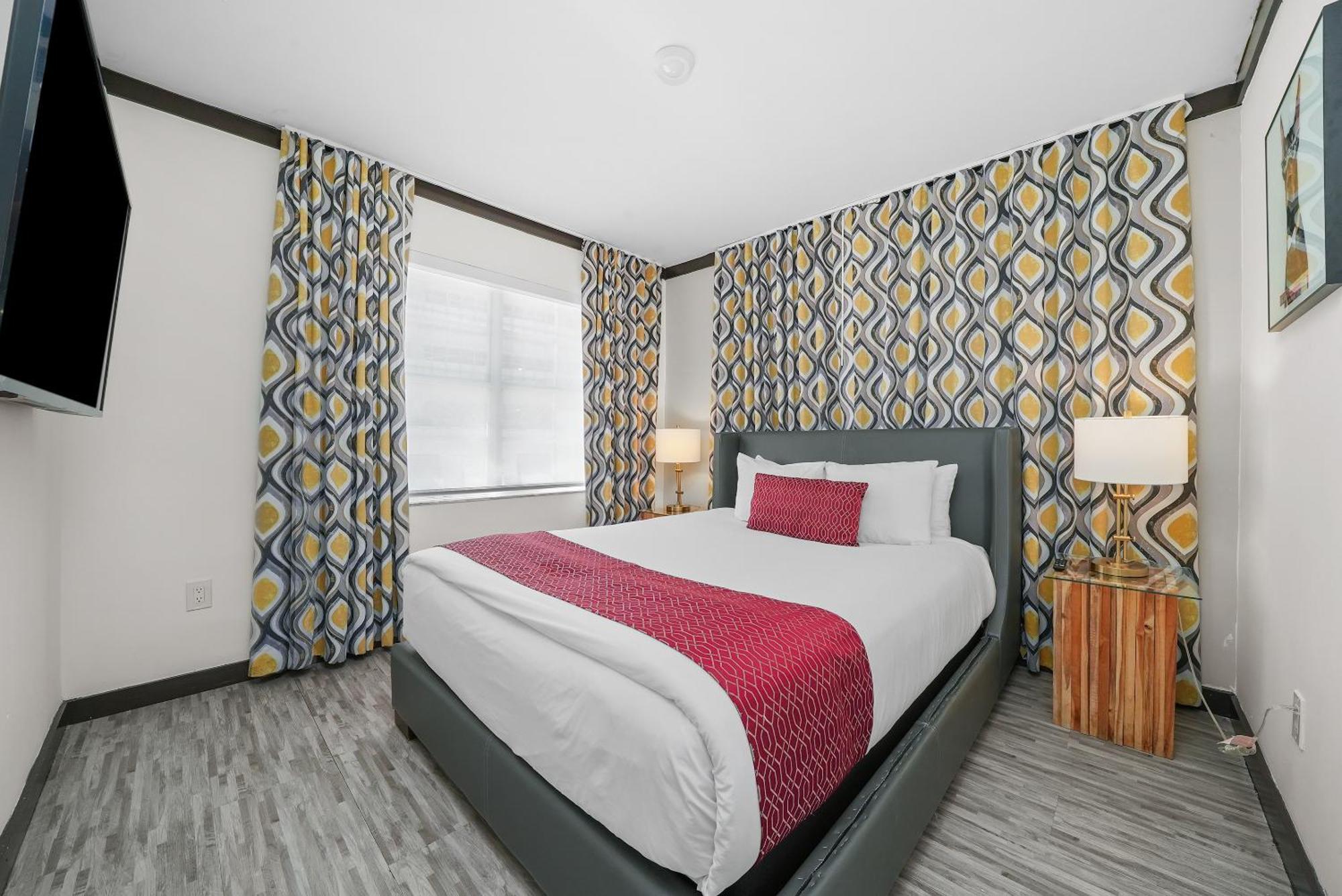 Accessible Deluxe One Bedroom Queen Suite