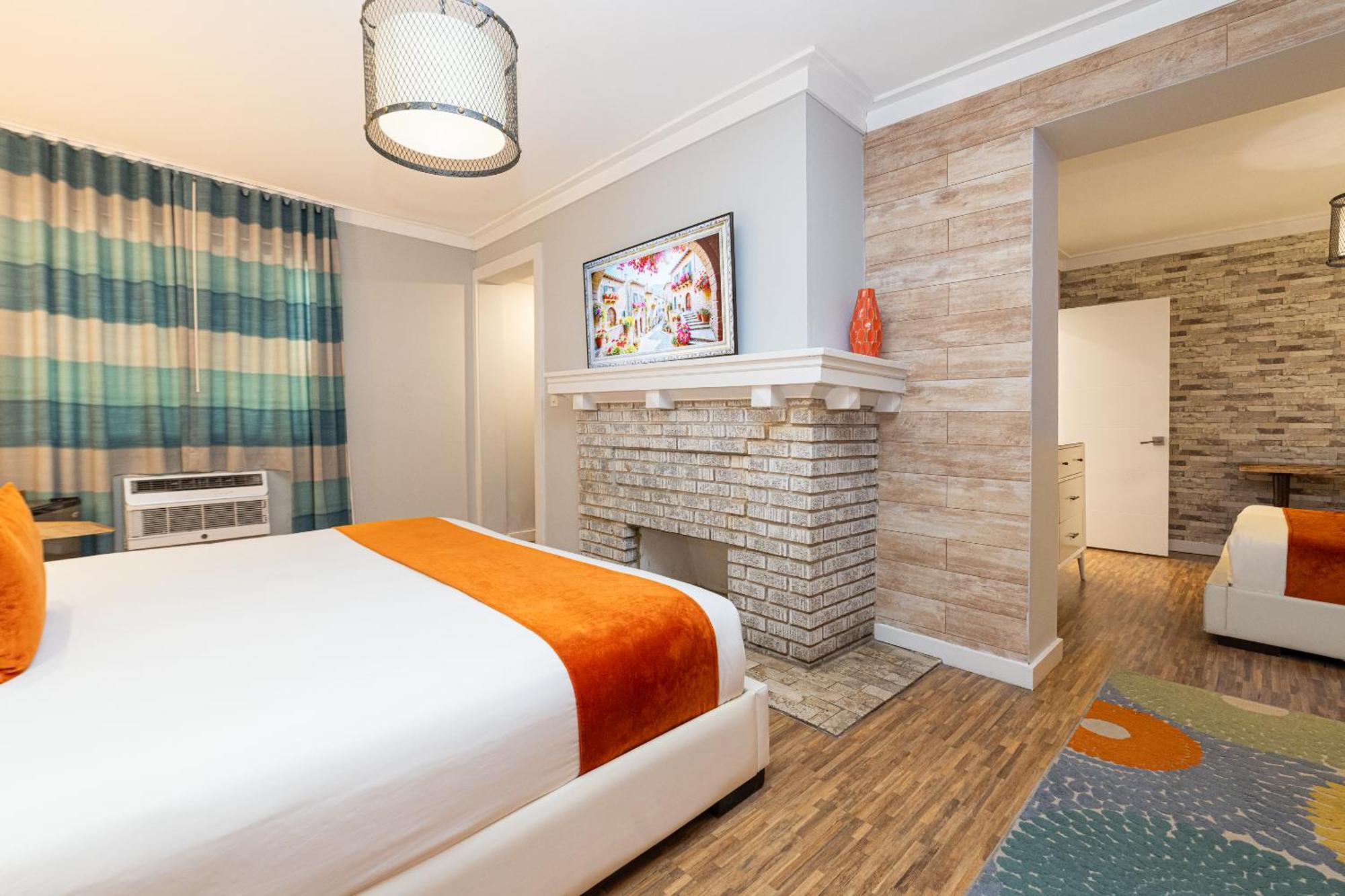 Deluxe Double Queen Jr Suite