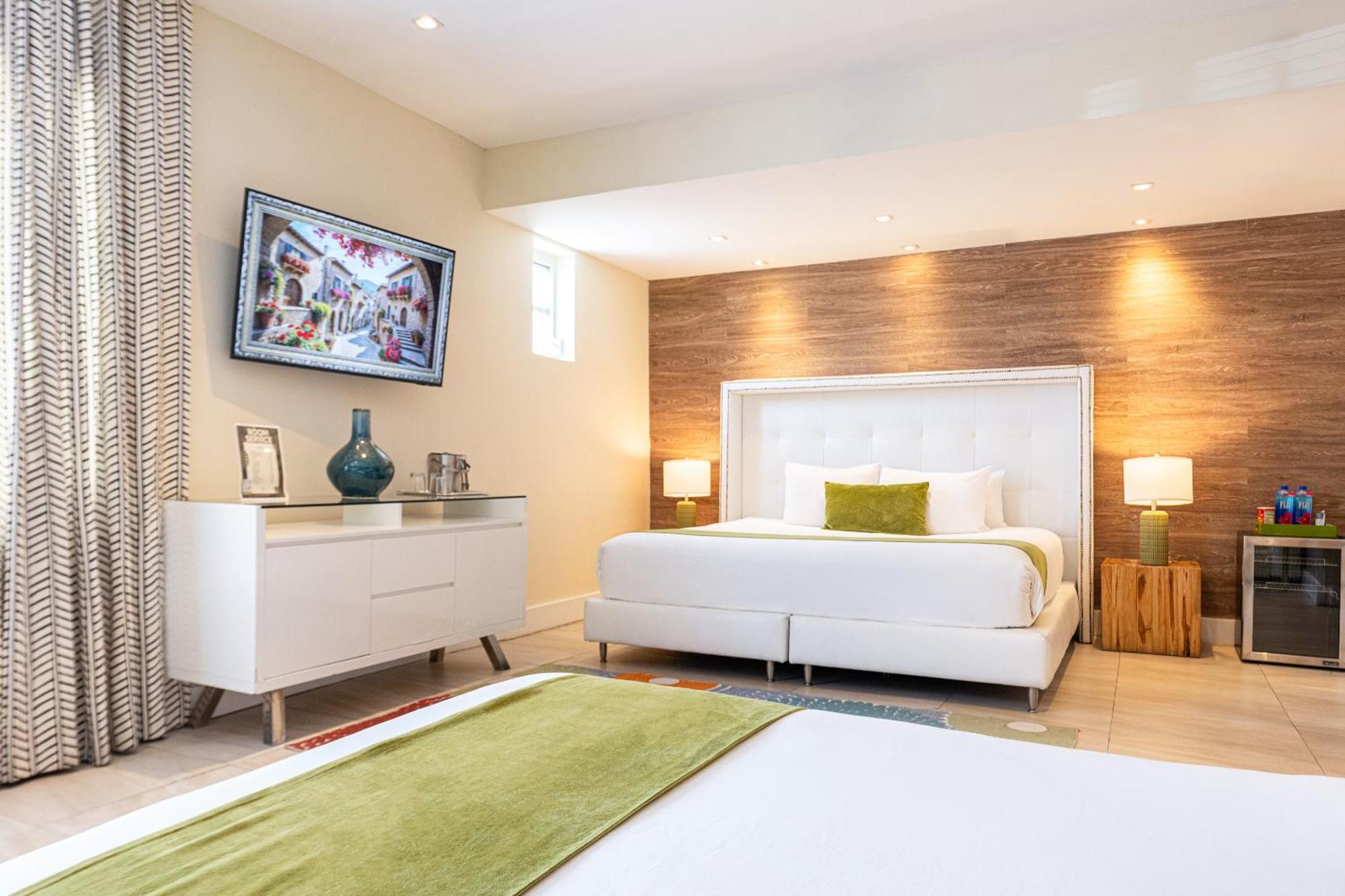Double Queen Jr Suite